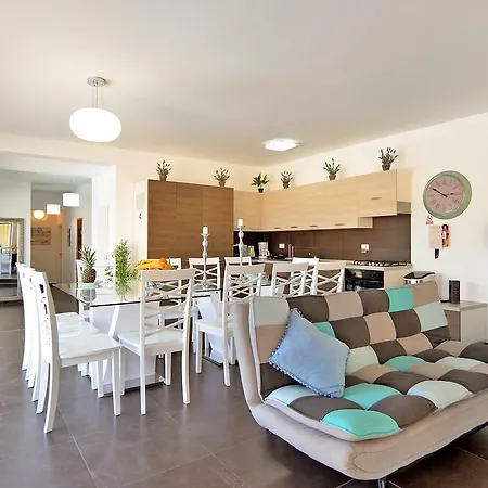 Villa 1519 *